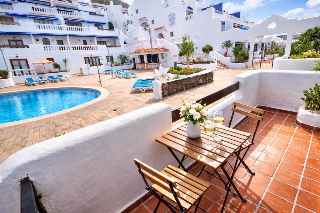 Direct Pool Access Terrace